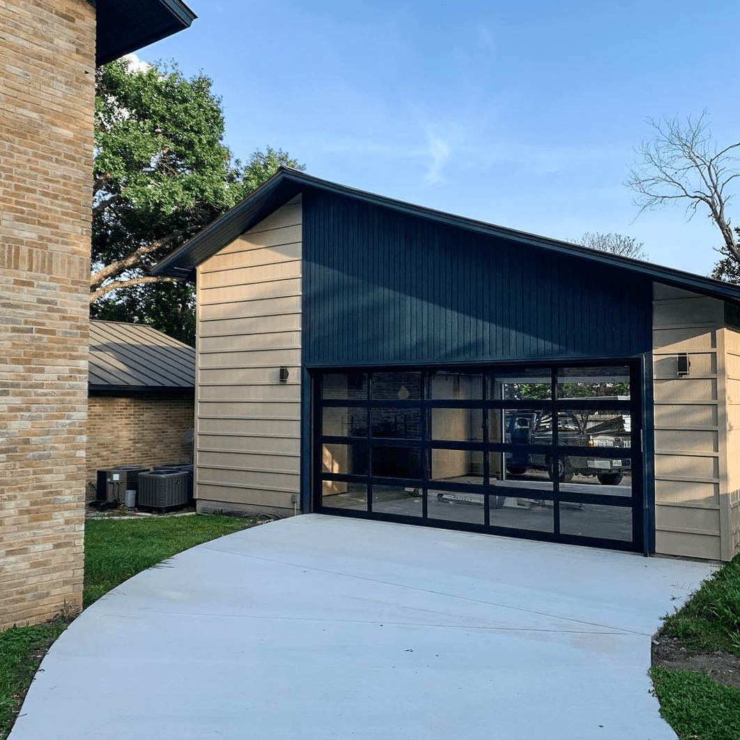 Alumadoor garage doors